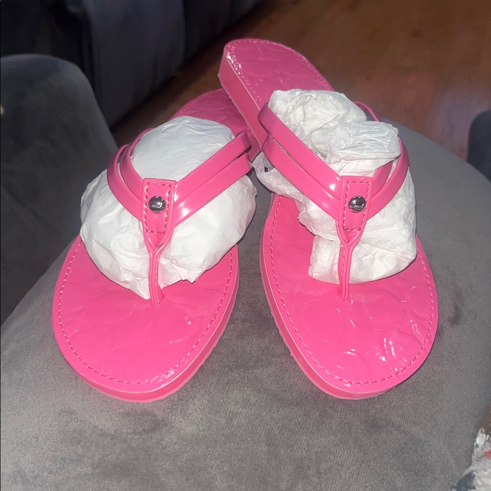 🌸💕🌸 NWT COACH JUNEY #Q1517 HIBISCUS PINK PATENT FLIP FLOPS SIZE 8 🌸💕🌸